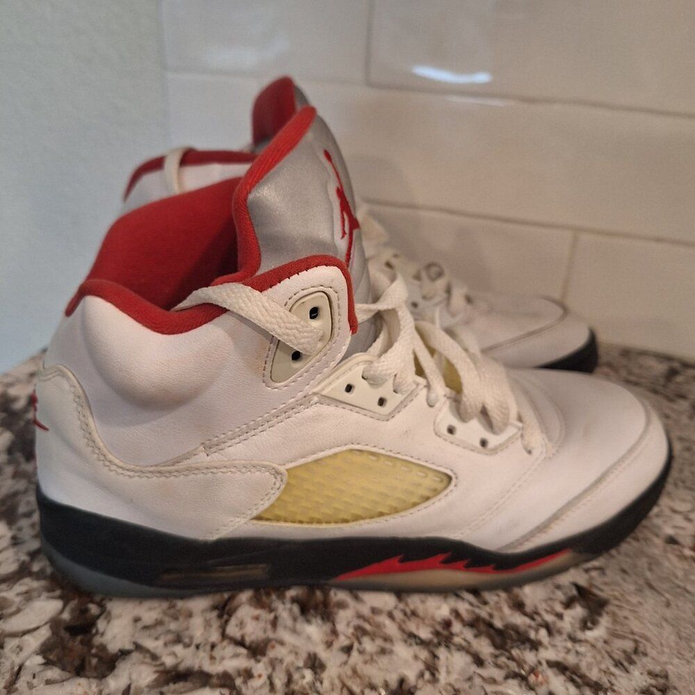 Nike Air Jordan 5 Retro‎ Boys 7Y Athletic Shoes Sneakers 440889-102 Fire Red - Picture 2 of 9